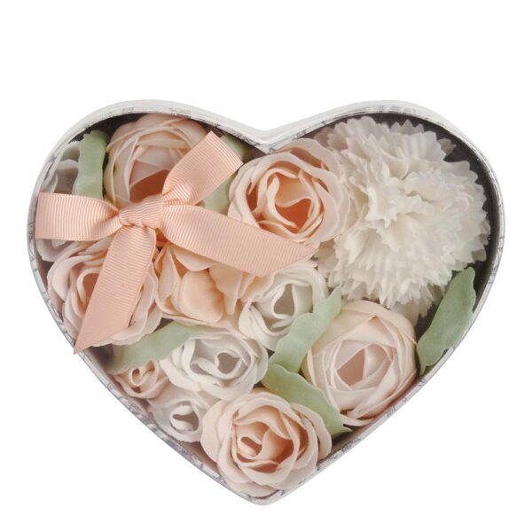 Caja Corazón con Flores de Jabón Nudes y Blancas